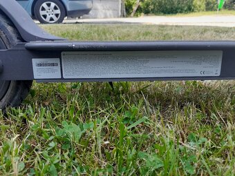 Elektrická kolobezka XIAOMI Mi Electric Scooter Essentia - 2