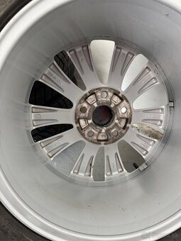 VW R17 235/45 R17 - 2