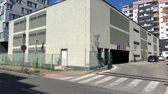 Predaj garážových státí v parkovacom dome na Mraziarenskej u - 2