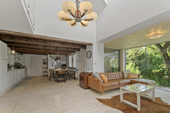 Poctivo zrekonštruovaný dom s pôvodnými prvkami v Hrachovišt - 2