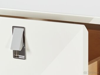 Behr International : menos kommode - 2