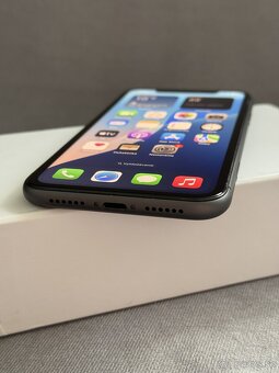 iPhone 11 64GB - 2