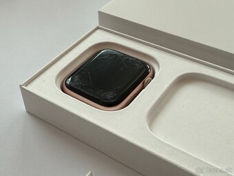 Zlaté Apple Watch 6 - 44mm - 2