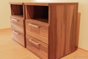 Predam posteľ s nočnými stolíkmi - 2