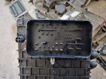 Poistková skriňa VW passat B6 - 2