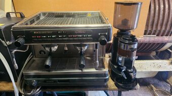 Espresso kávovar a mlynček na kávu - 2