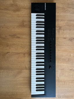 Midi controller Native Instruments A61 - 2