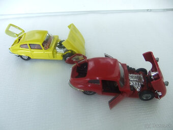 3xJAGUAR E a 2xFERRARI DINO od CORGI TOYS v 1:43 - 2