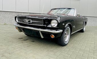 Ford Mustang Convertible - 2