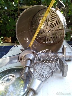 Predám kuchynský robot - 2