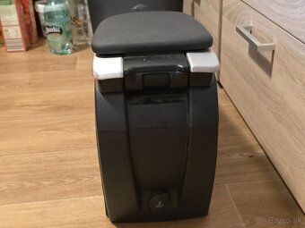 Lakťová operka v celku Volvo v50 - 2