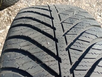 Predam 2ks pneu 205/55/r16 zimne 94V Goodyear - 2