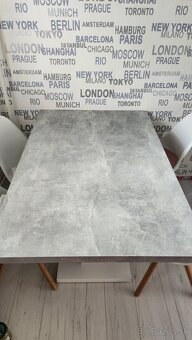 Kuchynský stôl a stoličky - 2