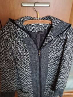 dámsky kabát s kapucou - 2