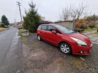 Peugeot 5008 ročník 2011 benzín 1.6 - 2