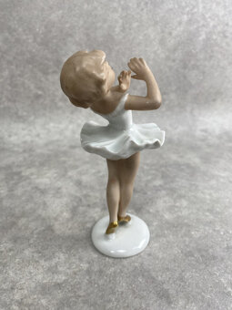 Malá porcelánová baletka - 2