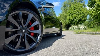 TESLA Model 3 PERFORMANCE DUAL MOTOR - 2