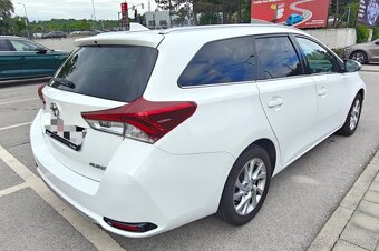 Toyota Auris Touring Sports 1.6 l , benzin - 2