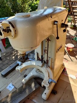 Univerzálny robot alba re 20 - 2