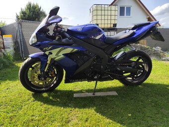 Yamaha R1 - 2