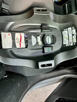 Britax Romer Baby-Safe 2 2020 + isofix základňa (BASE) - 2
