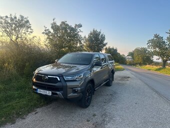 Toyota Hilux INVINCIBLE 2024 - 2