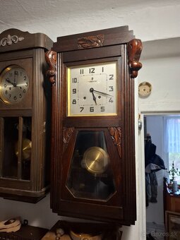 Predám funkčné polbicie starožitné nástenné hodiny VEDETTE F - 2