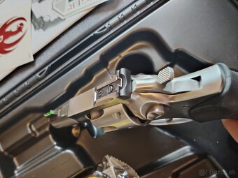 Ruger GP100 - 7 ranový 2,5" revolver .357 Mag - 2