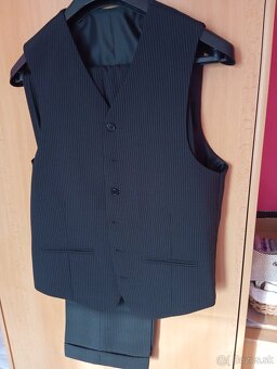 Predám pánsky pasikavy čierny oblek - 2