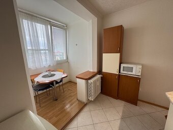 PREDAJ 1-izbový veľký byt s uzavretou lodžiou - 2