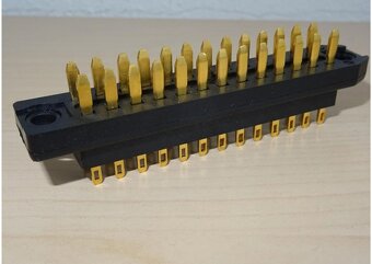 Kúpim čierne konektory URS Tesla - 2