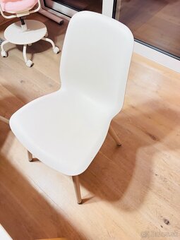 Kuchynský stôl plus stoličky - 2