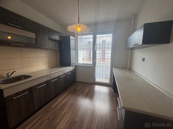 NA PREDAJ - 3 izbový byt s loggiou Podbreziny, ulica Kemi - 2