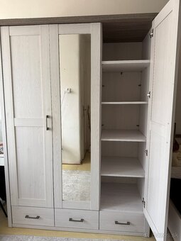 Šatníková skriňa - 2