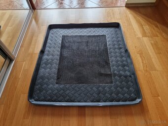 Volkswagen Passat Variant B8 - plastova vanicka do kufra. - 2