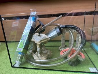 Akvárium s vybavením - 2