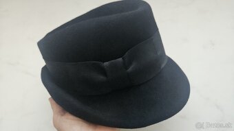 Tonak - čierny klobúčik - 2