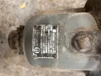 Elektromotor s prevodovkou - 2