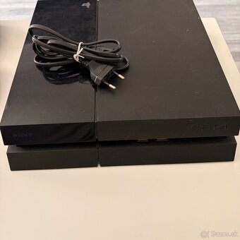 PS4 konzola - 2