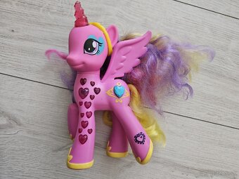 My Little Pony - Princezná Cadance
- 2