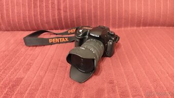 PREDÁM plne funkčný set Pentax K10D+3 objektívy+blesk - 2