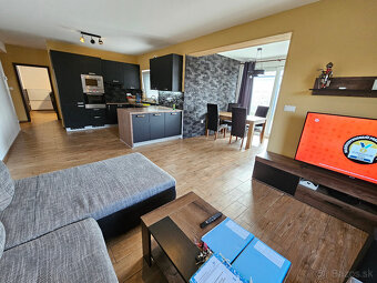 Veľmi pekný 4 izbový rodinný dom s pozemkom 685 m2... - 2