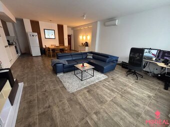 Veľký 96 m2 2 izbový byt s garážovým státím Topoľčany Centr - 2