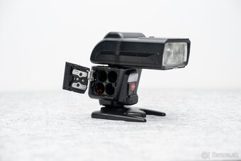 Leica SF60 blesk - 2