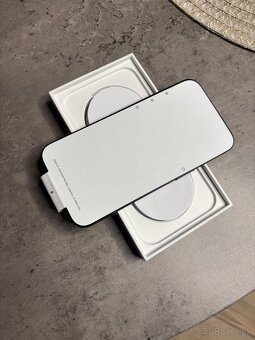 Predám úplne nový iPhone 16e - 2