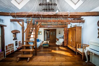 Dom pod storočnou hruškou - 2