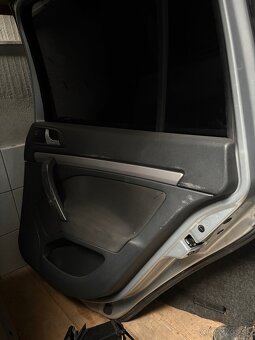 Škoda Octavia 2 zadné tapacire - 2