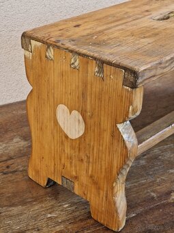 starožitný drevený stolček - 2