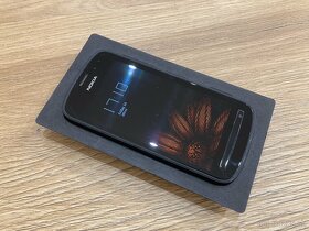 Nokia 808 Pureview - 2