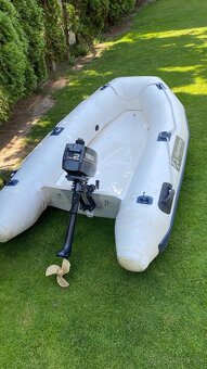 Predám závesný lodný motor Yamaha 2 HP plus gumový Cln s lam - 2